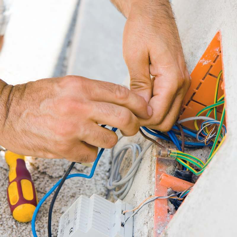 elektricien aan het werk